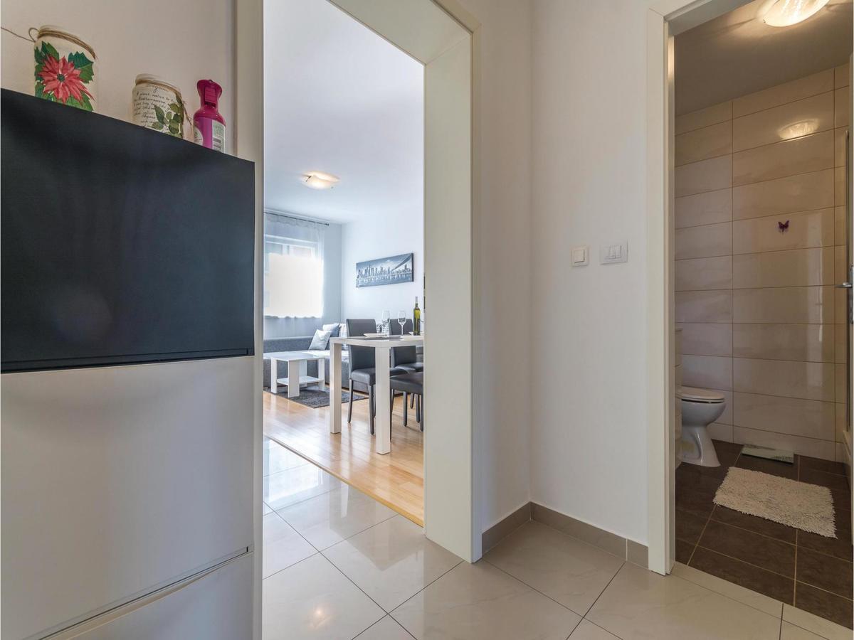 Two-Bedroom Apartment In Pula Bagian luar foto