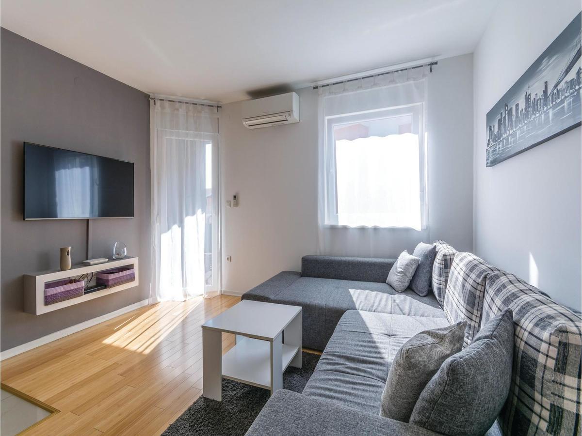 Two-Bedroom Apartment In Pula Bagian luar foto